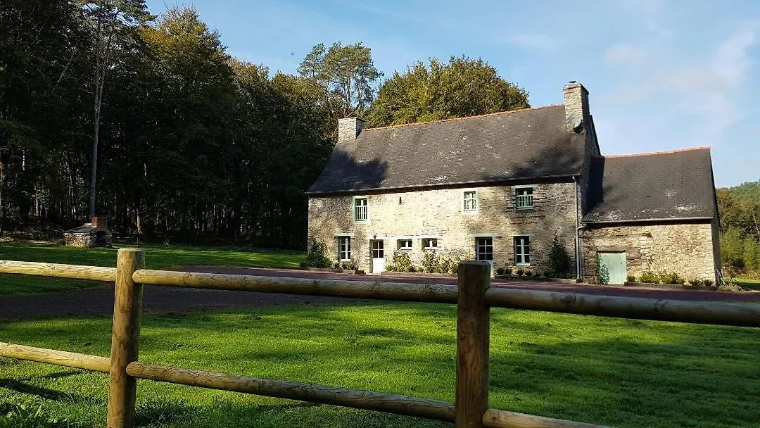Paimpont: Gite De La Haute Fenderie 0*, Paimpont